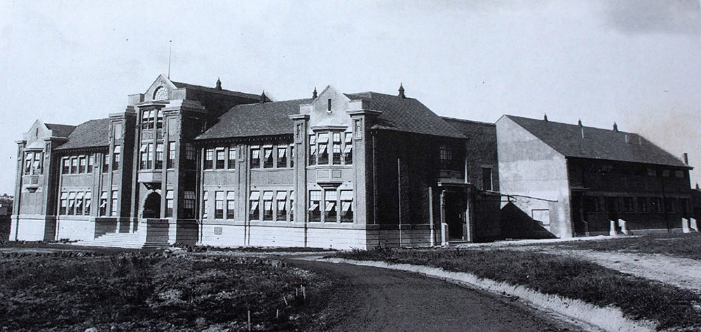 MT Albert Grammar soon after opening